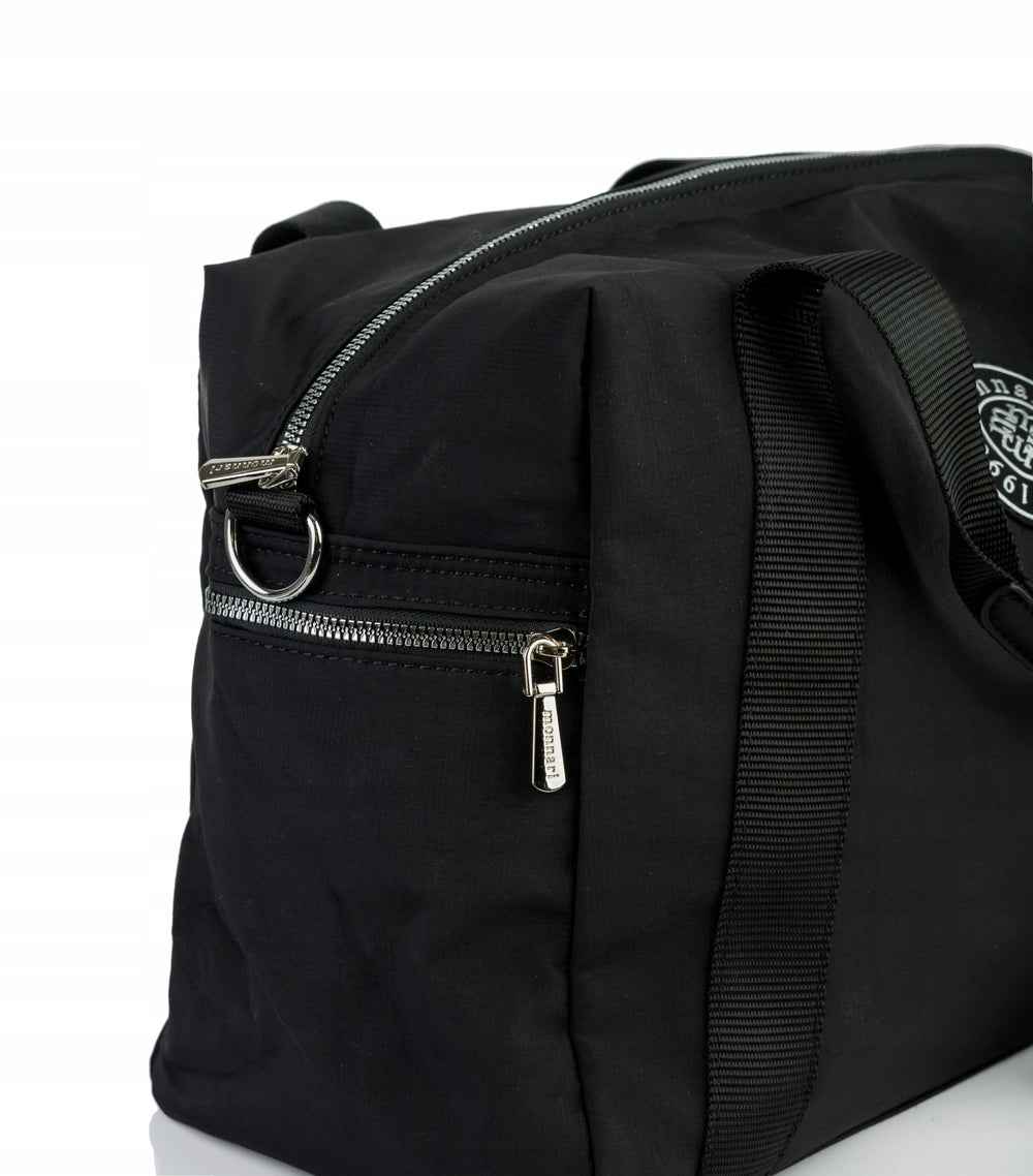 Torba sportowa damska Monnari 42 × 28 cm, srebrne okucia – czarna