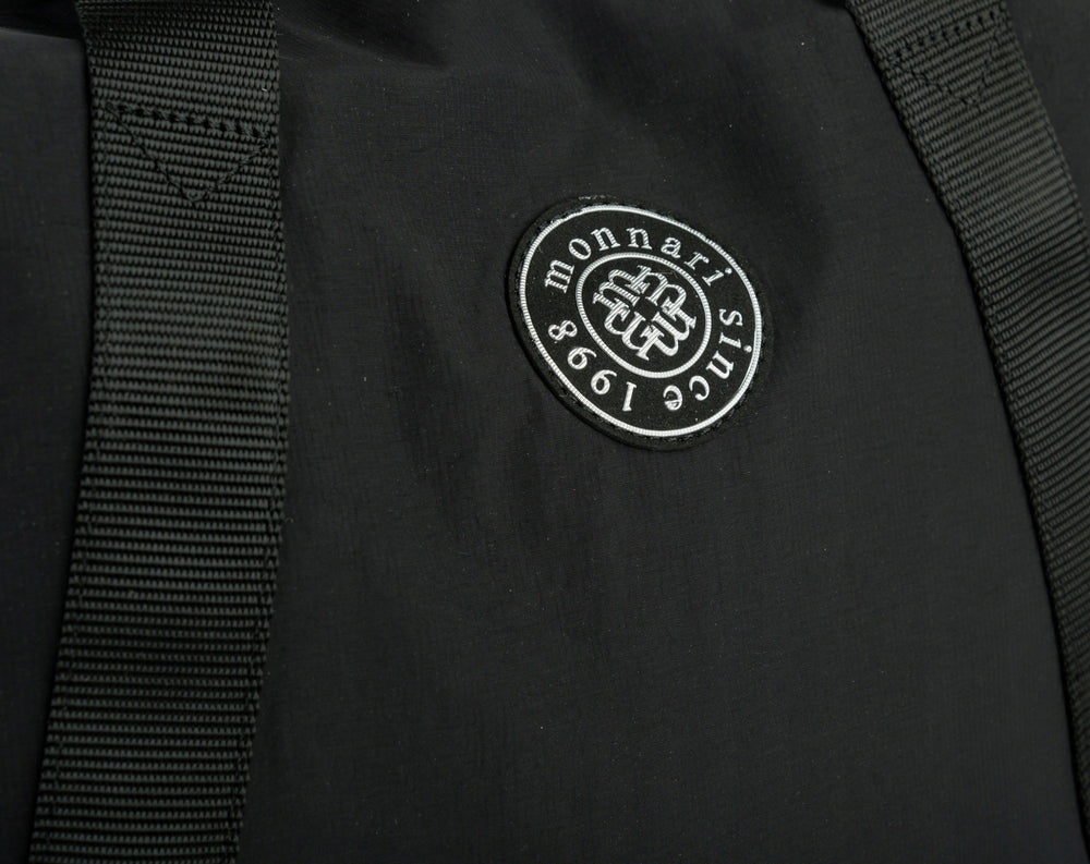 Torba sportowa damska Monnari 42 × 28 cm, srebrne okucia – czarna