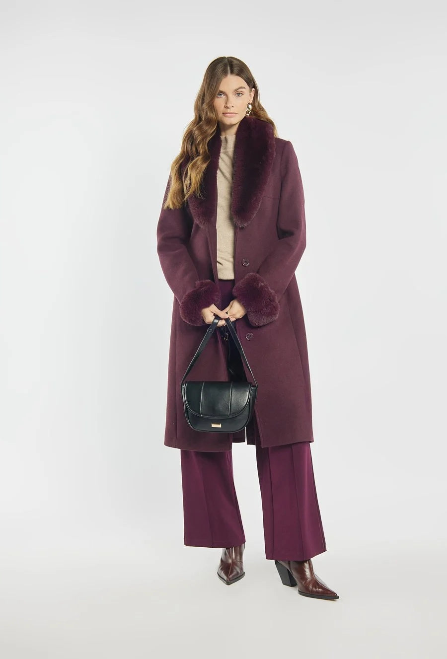 Listonoszka łódka crossbody Monnari, złote okucia – czarna