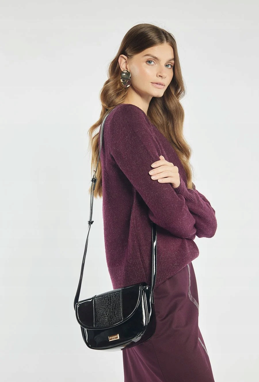 Listonoszka łódka crossbody Monnari, złote okucia – czarna