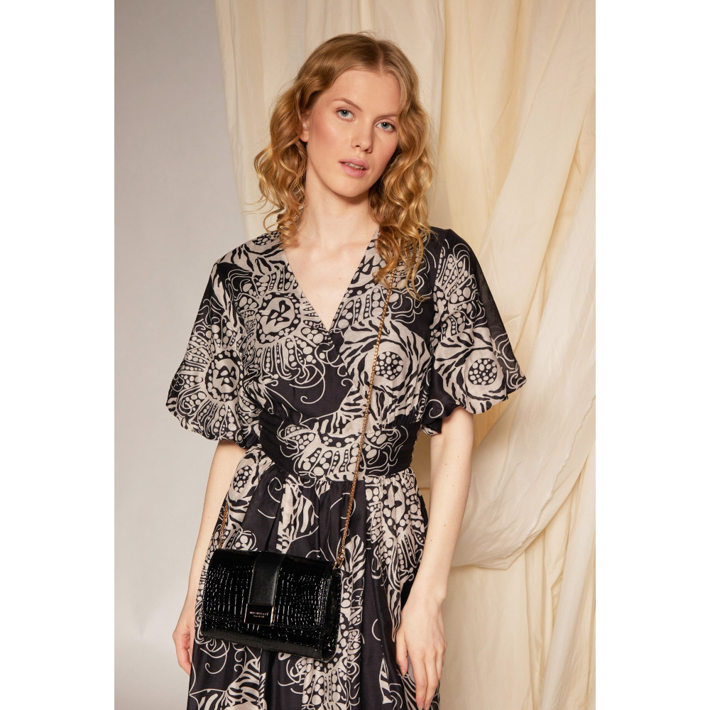 Klasyczna wzorzysta kopertówka MONNARI