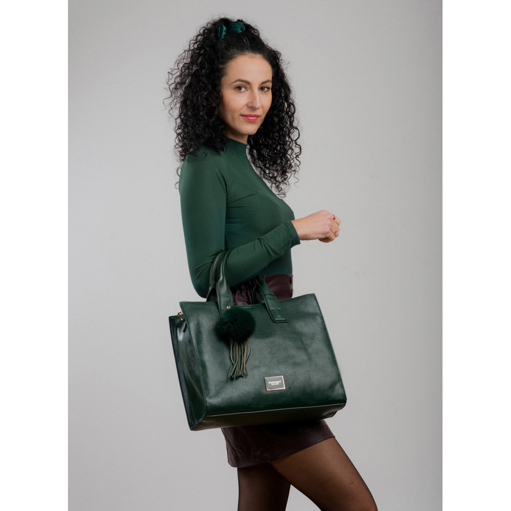 KLASYCZNA TORBA Z POMPONEM  MONNARI