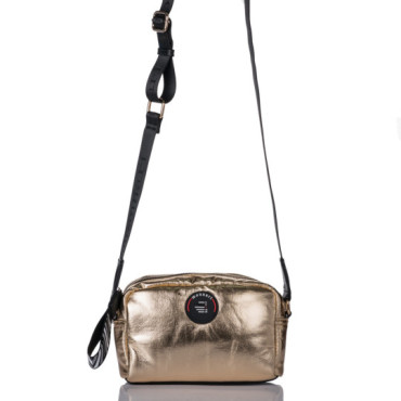 Mała, połyskująca torba z przywieszką Monnari 2