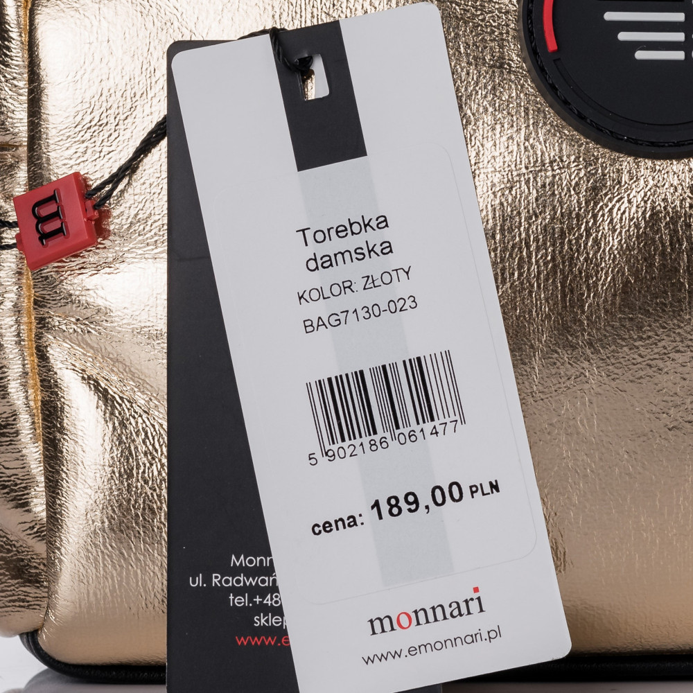 Mała, połyskująca torba z przywieszką Monnari
