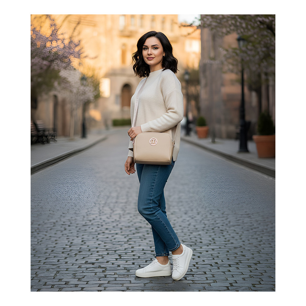 Beżowa Listonoszka damska typu crossbody Monnari