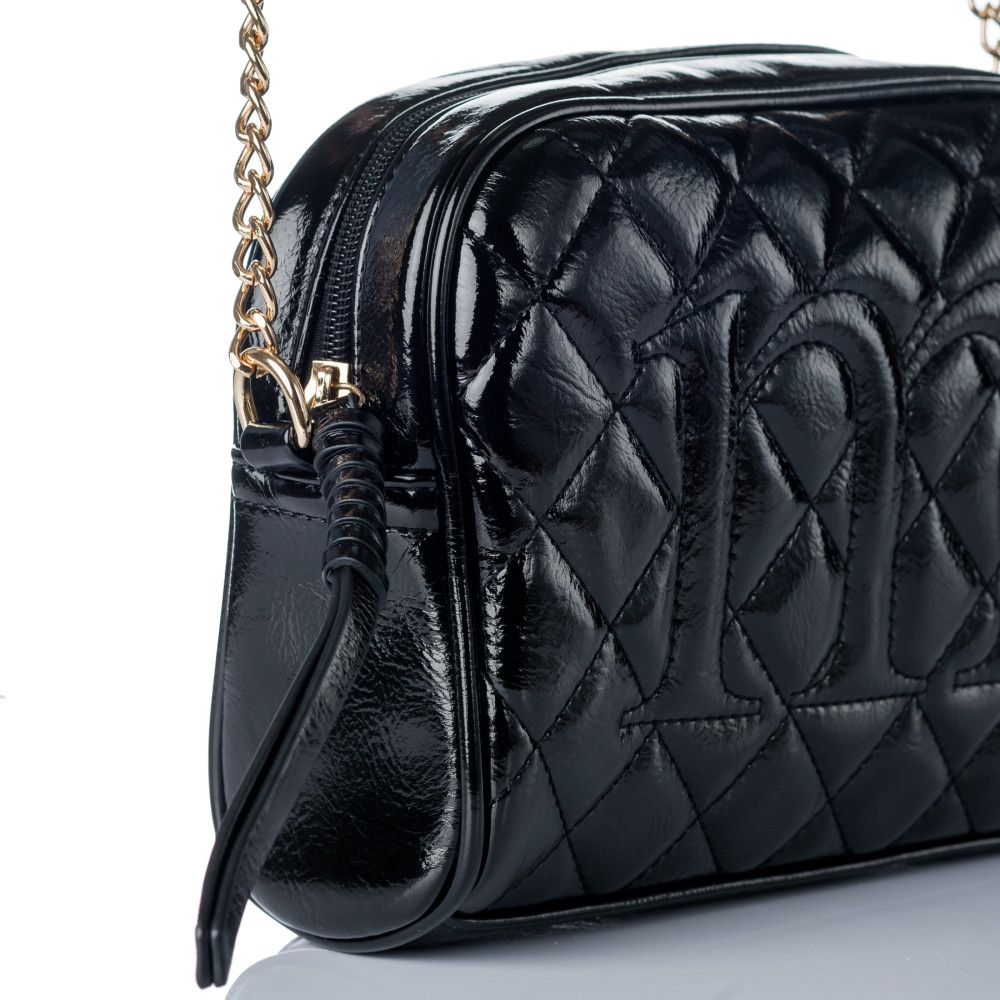 Czarna listonoszka pikowana z połyskiem MONNARI