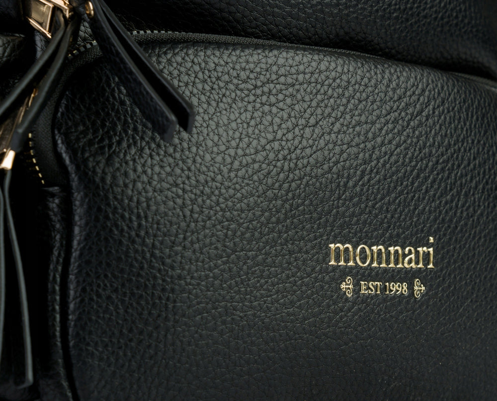 Plecak damski Monnari miejski z logo, pojemny – czarny