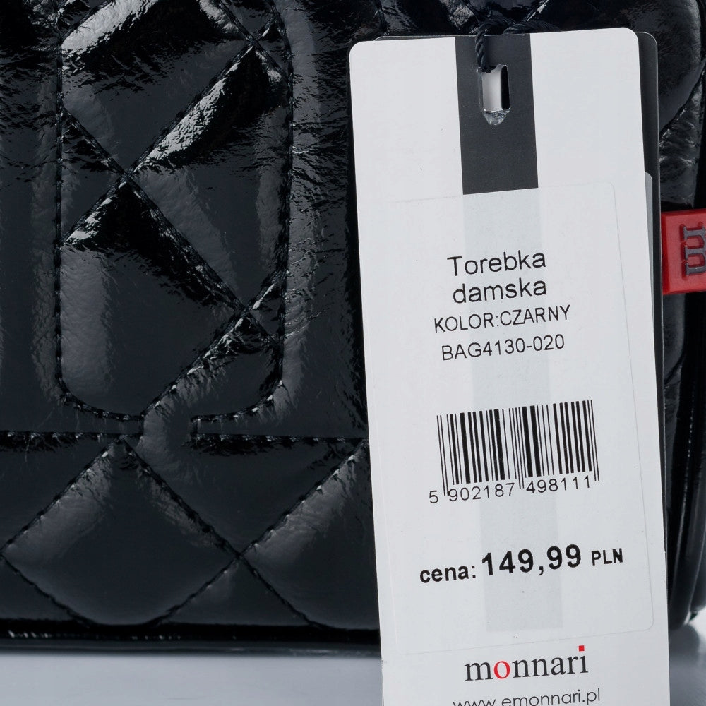 Listonoszka damska Monnari pikowana z łańcuszkiem i logo – czarna – zdjęcie 10