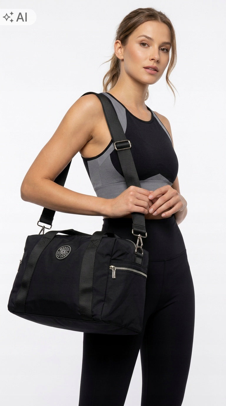 Torba sportowa damska Monnari 42 × 28 cm, srebrne okucia – czarna