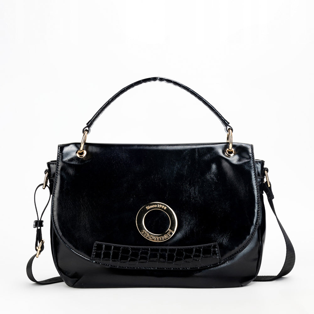 Listonoszka damska Monnari z klapą i złotym logo – czarna – zdjęcie 2