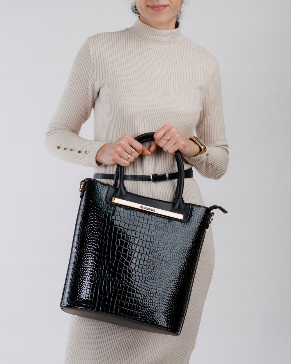 Torebka shopper Monnari lakierowana, mieszcząca A4 – czarna – zdjęcie 2