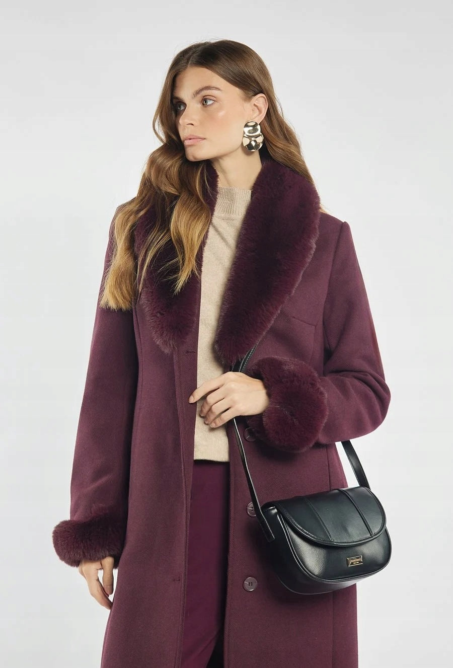 Listonoszka łódka crossbody Monnari, złote okucia – czarna